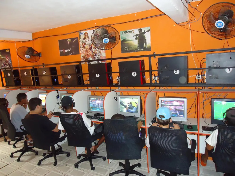 Dentre os grandes gêneros de jogos que imperavam nas Lan Houses, estava lá RTS